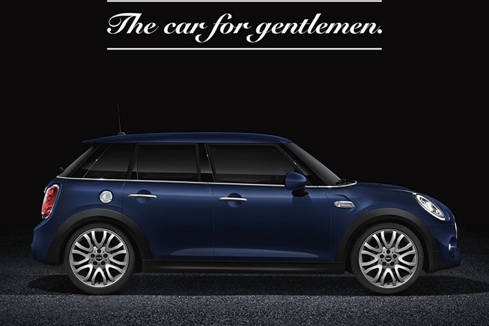 Mini Cooper S Jermyn được bao phủ bởi màu sơn xanh đặc biệt có tên gọi đầy kiêu hãnh: “Lapis Luxury Blue”, nó được miêu tả như “màu xanh của vua chúa”.
