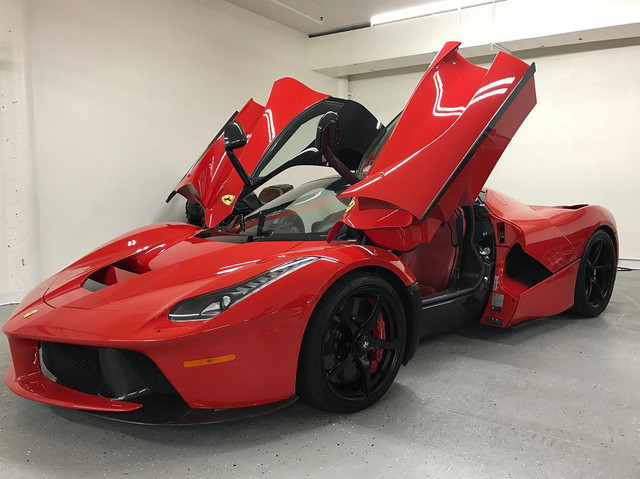 Tuy nhiên, ông Lee đã từ chối. "Tình yêu của tôi đối với Ferrari và niềm vui khi chia sẻ bộ sưu tập xe của mình với công chung là điều tốt cho tương lai của hãng", ông Lee giải thích. "Nếu Ferrari nghĩ tôi đang tự quảng cáo cho bản thân thì tôi cũng đành chịu".