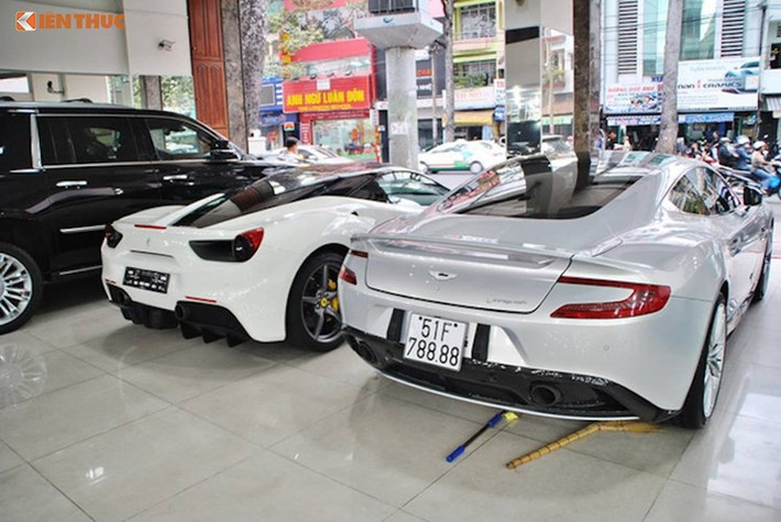 Trong khoảng hơn 2 năm trở lại đây, showroom siêu xe tại Q5, TP HCM này là nơi lui tới thường xuyên của các đại gia siêu xe tại Việt Nam, trong đó có những cái tên nổi tiếng như Cường Đô La, Minh Nhựa, Phan Thành và cả thiếu gia nhà Novaland... tới mua bán trao đổi siêu xe, điển hình là chiếc Bugatti Veyron hay Audi R8, McLarren và Lamborghini...