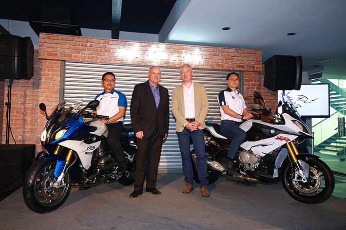 Ra mắt lần đầu tại triển lãm EICMA 2014, BMW S1000XR là dòng xe đường trường (adventure) mới của chi nhánh BMW Motorrad, cung cấp cho khách hàng thêm một sự lựa chọn mới bên cạnh dòng R1200GS truyền thống. Mới đây, mẫu xe môtô BMW S1000XR phiên bản 2017 đã chính thức ra mắt tại Malaysia.