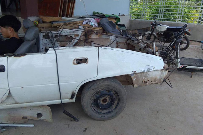 Trung Kiên cho biết mình mua lại chiếc xe Daewoo Cielo với giá 50 triệu đồng, sau đó, chàng trai Hà Tĩnh đã bắt đầu vào quá trình cắt bỏ đi một số dàn áo nguyên bản của xe, mui xe hay cả 2 hàng ghế sau. Sau đó, Trung Kiên bắt đầu vào quá trình tạo hình dáng cho mẫu xe độ của mình.