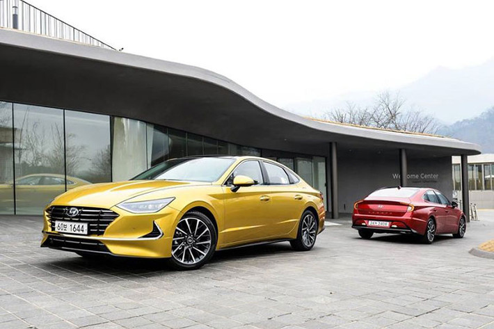 Mẫu xe sedan Hyundai Sonata đã bị ngừng nhập khẩu và phân phối chính hãng tại thị trường Việt Nam vào đầu năm 2018, nó được xem là đối thủ của Toyota Camry, Honda Accord và Mazda6. Rất có thể xe sẽ được lắp ráp tại Việt Nam ngay trong năm 2019 này.