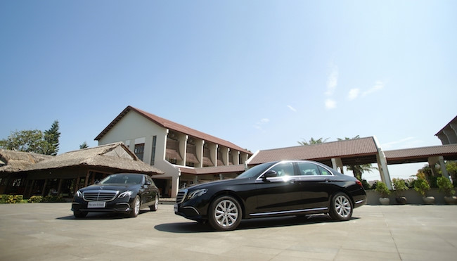 Đây là mẫu sedan hạng trung cao cấp của thương hiệu Mercedes-Benz. Mẫu xe mới này sử dụng chung nền tảng chassis dẫn động cầu sau giống như C-Class và S-Class được gọi với cái tên MRA, nên chỉ đạt mức 1.605 kg, giảm 50 kg so với thế hệ trước.