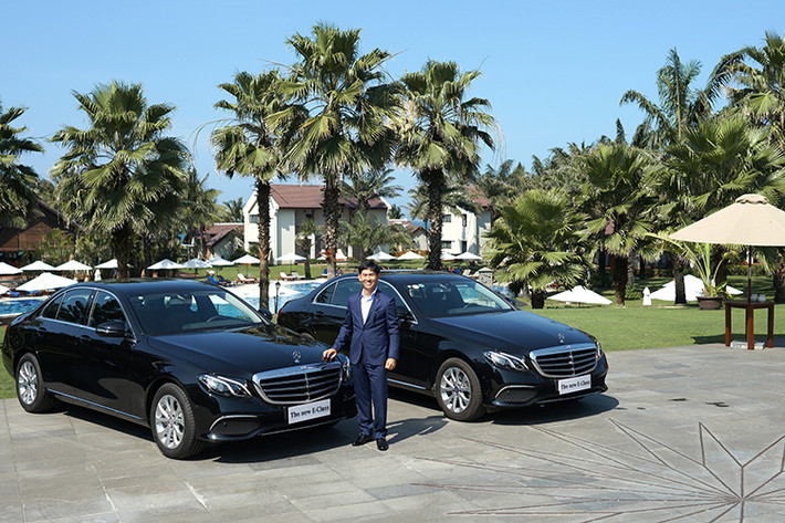 Hiện tại, E200 đang được Mercedes-Benz lắp ráp tại Việt Nam và cung cấp ra thị trường với 8 màu ngoại thất (Trắng Polar, Đen Obsidian, Bạc Iridium, Nâu Citrin, Xanh Cavansite, Bạc Diamond, Xám Selenite, Xanh Kallait), cùng 3 tông màu nội thất (Đen, Nâu và Beige). Mức giá Mercedes-Benz E200 mới là 2,099 tỷ đồng.
