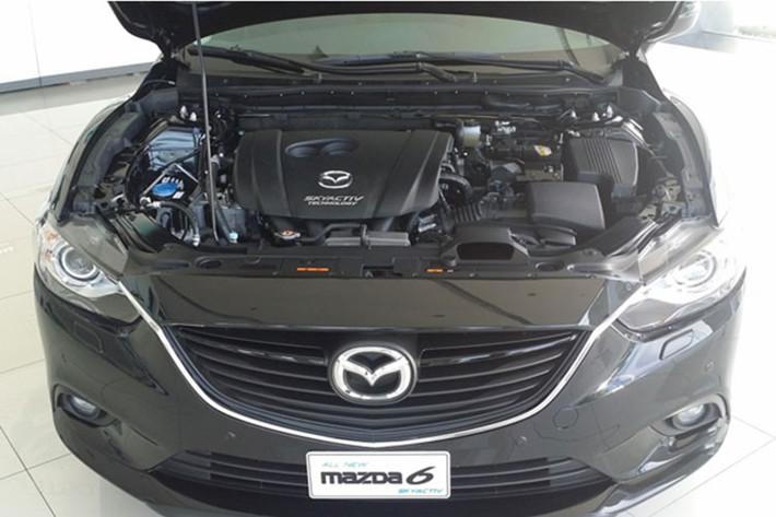 Mẫu xe Mazda6 được phân phối chính hãng tại Việt Nam và là đối thủ trực tiếp của Toyota Camry. Mẫu xe này nổi bật với phong cách thể thao, cá tính dựa trên ngôn ngữ thiết kế Kodo - đây là mẫu xe thứ hai của hãng xe ôtô Mazda, Nhật Bản được phát triển dựa trên công nghệ SkyActiv đi kèm nhiều công nghệ mới được đánh giá là khá an toàn.