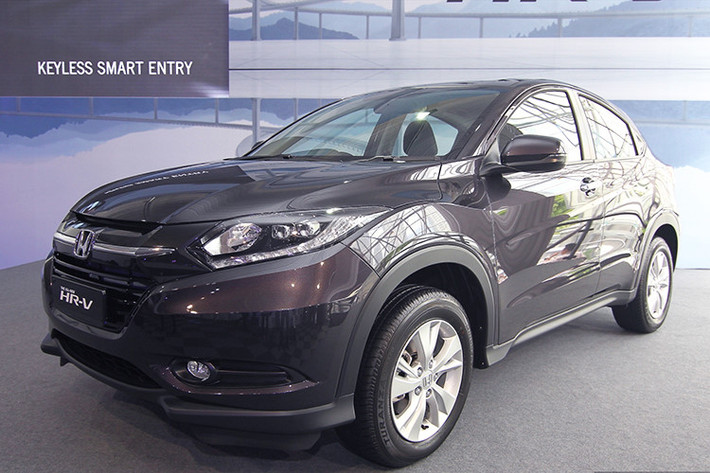 Honda HR-V là dòng xe được ưa chuộng tại nhiều thị trường trong khối Asean như Thái Lan, Malaysia và Singapore với giá chỉ từ hơn 500 triệu đồng, bán chạy hơn cả đàn anh CR-V. Theo nhiều nguồn tin, mẫu xe này nhiều khả năng sẽ được ra mắt vào cuối năm nay tại Việt Nam.