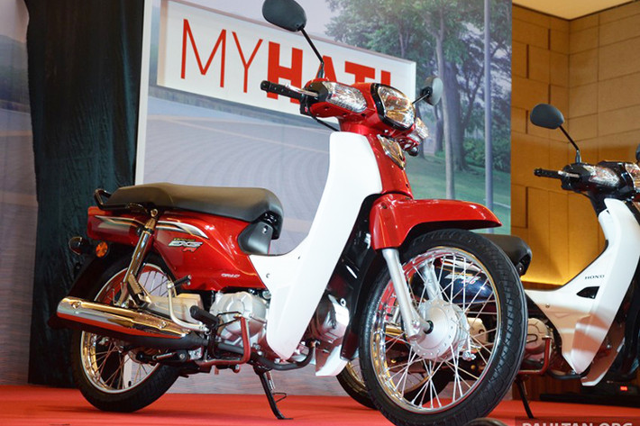 Còn được bán tại thị trường Việt Nam với tên gọi Honda Super Dream 110 và mới bị "khai tử" vào tháng 5/2017 vừa qua, Honda Dream EX5 110 FI là phiên bản thế hệ mới nhất của chiếc Dream EX5 100 ở Malaysia, từng "làm mưa làm gió" tại khu vực Đông Nam Á với tên gọi Honda Dream II hay Honda Astrea Prima.