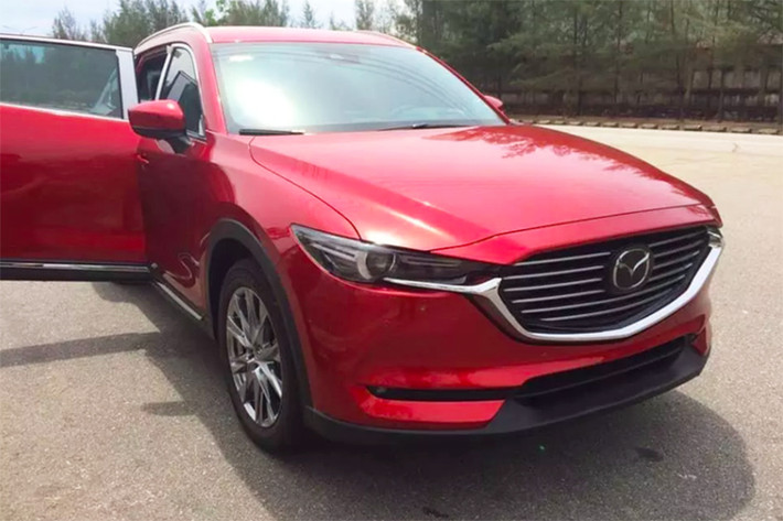 Mẫu xe Mazda CX-8 mới đã ấn định được ngày ra mắt chính thức tại Việt Nam là 22/06 sắp tới đây, tại nhà máy của Thaco ở Quảng Nam. Tuy nhiên, trước ngày ra mắt, những hình ảnh cận cảnh của chiếc SUV 7 chỗ ngồi mới nhà Mazda này đã được lan truyền trên mạng xã hội.