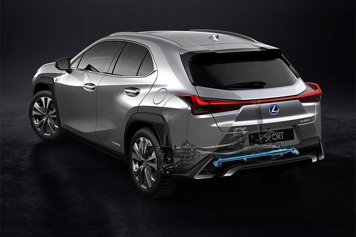 Hệ dẫn động 4 bánh E-Four AWD cũng mang lại cảm giác lái mượt mà hơn nhờ bổ sung một động cơ điện trên trục sau. Hệ thống này giúp phân phối lực kéo tới các bánh trước và sau một cách tự động khi vào cua hoặc trên đường trơn trượt. Khi phát hiện bánh sau mất độ bám, công suất được truyền tới trục sau có thể tăng lên đến 80% ở tốc độ 70 km/h.