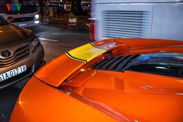 Mclaren 650S sử dụng động cơ V8 3.8 lít tăng áp kép, sản sinh công suất cực đại 640 mã lực và 680 Nm mômen xoắn.