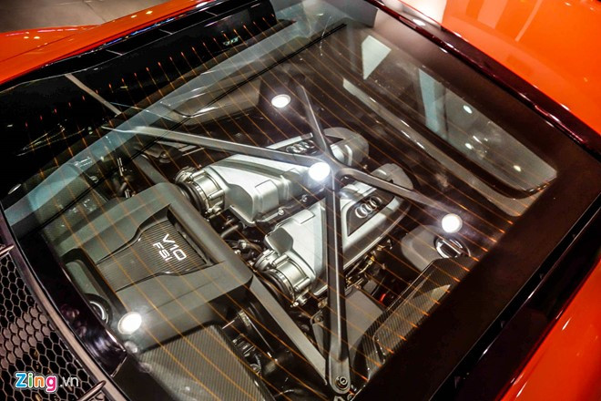 R8 thế hệ thứ 2 được giới thiệu tại Geneva Motor Show 2015. Có hai phiên bản bao gồm R8 V10 mạnh 533 mã lực và R8 V10 Plus mạnh 602 mã lực. Động cơ V10 dung tích 5.2 lít nhưng gia tăng sức mạnh đáng kể. R8 V10 Plus có khả năng tăng tốc từ 0-100 k/h trong 3,2 giây, nhanh nhất trên xe Audi sản xuất hàng loạt.