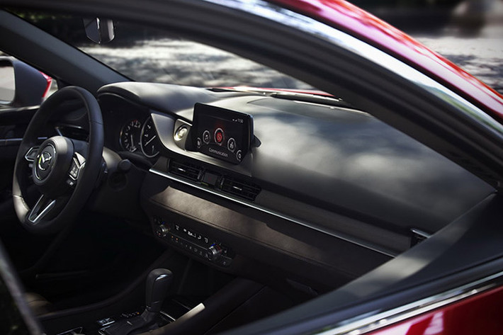 Theo một số nguồn tin, giá xe Mazda6 2019 tại Mỹ sẽ bán ra khởi điểm từ 24.720 USD (khoảng 573 triệu đồng), tăng 1.875 USD so với phiên bản 2018. Trong khi đó, bản cao cấp nhất của Mazda6 2019 tại thị trường Mỹ là Signature sẽ có giá từ 36.020 USD (khoảng 835 triệu đồng).