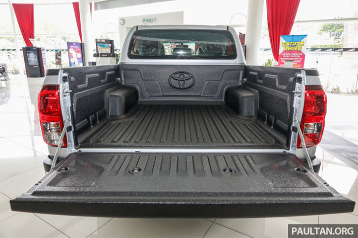 Mức giá bán dành cho mẫu xe bán tải mới này cũng không hề rẻ. Cụ thể, bản L-Edition 2.4L AT 4×4 có giá 119.300 RM (khoảng 694 triệu đồng), trong khi đó bản 2.8L AT 4×4 giá 133.900 RM (khoảng 779 triệu đồng).