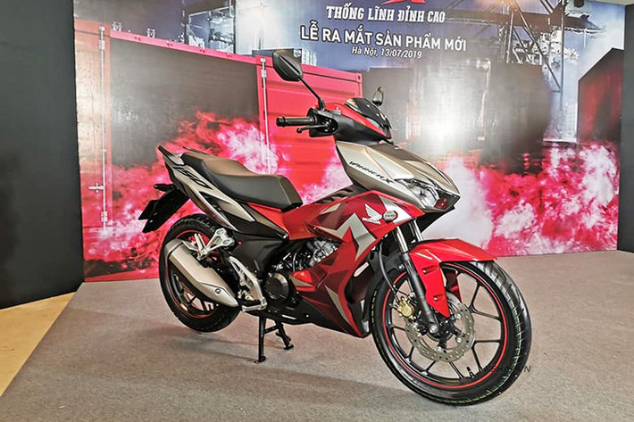 Mẫu xe Honda Winner X 2019 hoàn toàn mới vừa ra mắt thị trường Việt Nam mang theo nhiều kỳ vọng sẽ giúp Honda bám đuổi "người đồng hương" Exciter của Yamaha trên phân khúc xe côn tay cỡ nhỏ underbone vốn yếu thế bấy lâu. Đây là điều mà hơn 3 năm trở lại đây các phiên bản Winner khác từng ra mắt đã không làm được.