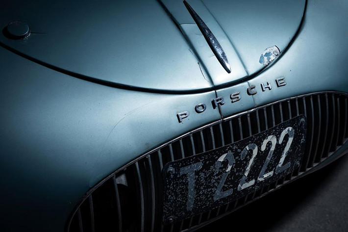Ferdinand Porsche đã mong muốn chế tạo một phiên bản nhanh hơn, nhẹ hơn của KdF-Wagen, phiên bản ban đầu của Volkswagen Beetle. Cuộc đua Berlin-Rome mà lẽ ra bắt đầu trong tháng 9 năm 1939 nhưng không bao giờ thành hiện thực là nguyên nhân đằng sau sự tồn tại của Type 64.