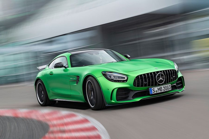 Dòng xe GT bản cập nhật đã được Mercedes-AMG công bố vào cuối năm ngoái với thiết kế cải tiến và nhiều nâng cấp về công nghệ, gia đình GT hiện tại gồm các thành viên: GT, GT S và GT C tầm trung, GT R và GT R Pro hàng đầu.
