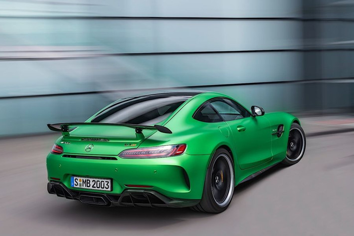 Theo đại diện của hãng xe sang Mercedes-Benz, ông Michael Bauer, giám đốc nhà máy Sindelfingen chia sẻ, "Chúng tôi có đội ngũ nhiều kinh nghiệm và kỹ năng giỏi, chúng tôi rất tự hào về điều đó."