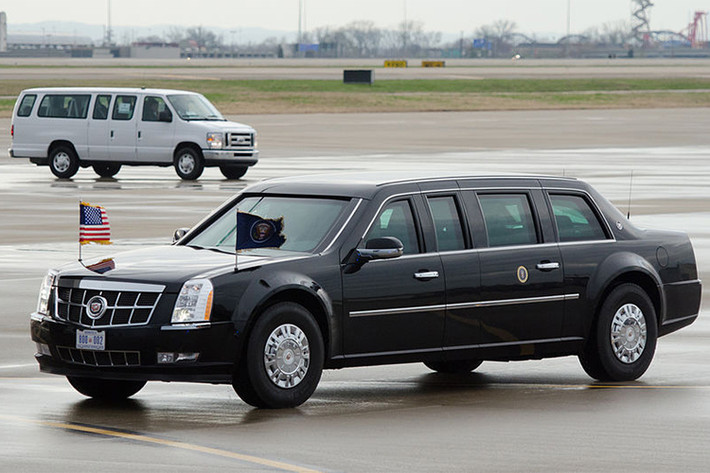 Một số chi tiết mới cũng "phù hợp" với xe chở VIP được trang bị như cửa gia cố, kính siêu dày cường lực chống đạn, công nghệ chống bom điện tử EMP hay hệ thống lọc không khí phòng chống bom sinh học...