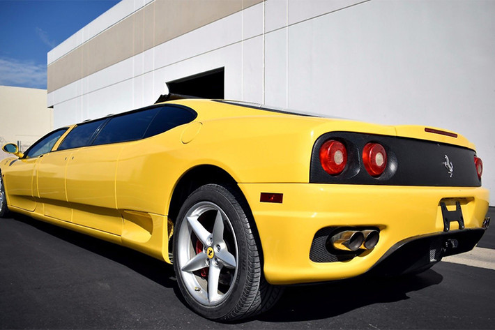 Chiếc siêu xe Ferrari Limo này có thể chứa đến 7 người bên trong và đây được cho là một trong những chiếc xe hiếm nhất trên thế giới và chỉ có duy nhất 1 chiếc ở Mỹ tính đến thời điểm hiện tại.