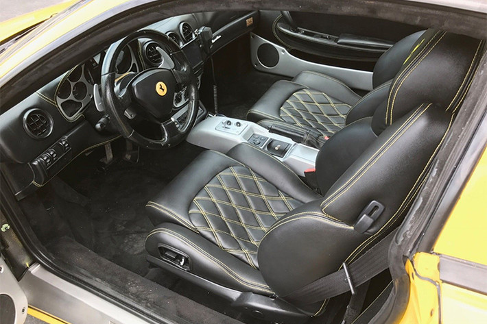 Theo người rao bán trên eBay, chiếc Ferrari 360 Modena kéo dài này "mang đến sự tiện nghi và sang trọng mà bạn có thể kỳ vọng ở xe limousine". Nó đã được độ lại nội thất với nhiều chi tiết khá độc đáo, đặc biệt là hàng ghế da trên xe với các chi tiết đã được chủ nhân độ lại.
