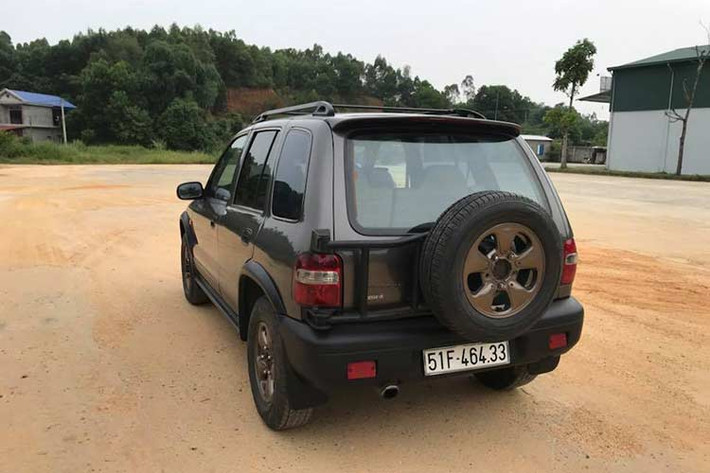 với nhiều tín đồ đam mê xe ôtô của hãng Kia, chiếc xe cũng được trang bị hệ dẫn động 4 bánh, cộng với kiểu dáng nhỏ gọn và trục cơ sở ngắn giúp cho Sportage 2000 trở thành một mẫu xe lý tưởng cho thú chơi offroad.