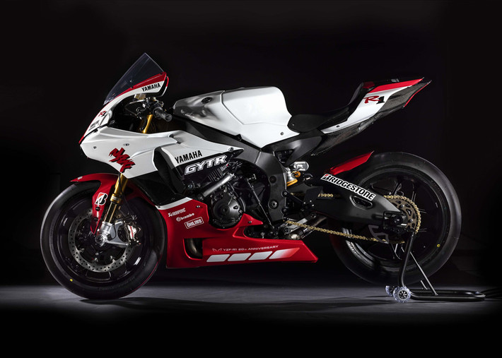 Hãng xe máy Yamaha vừa công bố thông tin mới liên quan đến mẫu sport bike mạnh mẽ nhất của hãng là R1. Theo đó, siêu môtô Yamaha R1 2019 sẽ có phiên bản đặc biệt mang tên đầy đủ là Yamaha YZF-R1 GYTR (Genuine Yamaha Technology Racing).