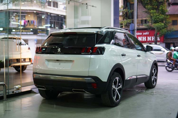 Xe sử dụng động cơ 4cyl dung tích 1.6L tăng áp, sử dụng kết hợp với hộp số tự động 6 cấp (6AT) đi cùng với dẫn động cầu trước (FWD). Peugeot 5008 được đánh giá cao bởi thiết kế nội ngoại thất đẹp mắt, bên cạnh nhiều công nghệ hỗ trợ lái như: hệ thống nhận diện biển báo tốc độ, hệ thống cảnh báo và hỗ trợ giữ làn đường,…