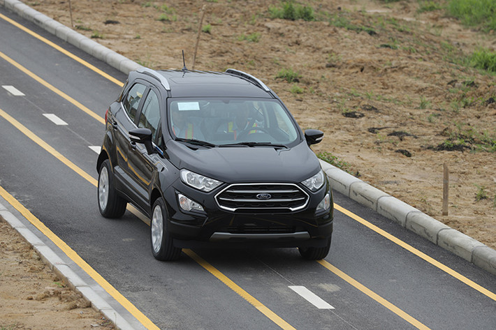 Theo các nghiên cứu của hãng xe ôtô Ford, bên cạnh độ ổn định của các hệ thống truyền động, các tính năng thông minh, an toàn thì việc giảm thiểu các tiếng ồn khó chịu phát sinh trong quá trình vận hành (như tiếng rít do bề mặt vật liệu cọ sát hay tiếng va đập của các chi tiết trên xe - Squeak & Rattle) là một trong những yếu tố hàng đầu quyết định đến chỉ số hài lòng của khách hàng.