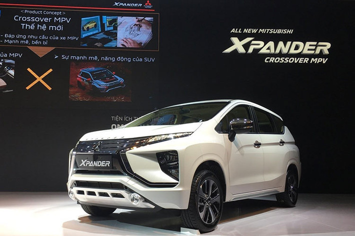 Mitsubishi Xpander mới có thể là xem là át chủ bài của Mitsubishi trong “cuộc chiến" phân khúc MPV cỡ nhỏ. Được nhập khẩu nguyên chiếc từ Indonesia, Xpander thu hút khách Việt khi sở hữu nhiều trang bị tiện nghi cùng mức giá bán “rẻ bèo" chỉ 550 triệu đồng, hứa hẹn cạnh tranh sòng phẳng cùng nhiều mẫu xe khác cùng phân khúc như Kia Rondo, Toyota Rush hay một số mẫu xe SUV cỡ nhỏ khác.