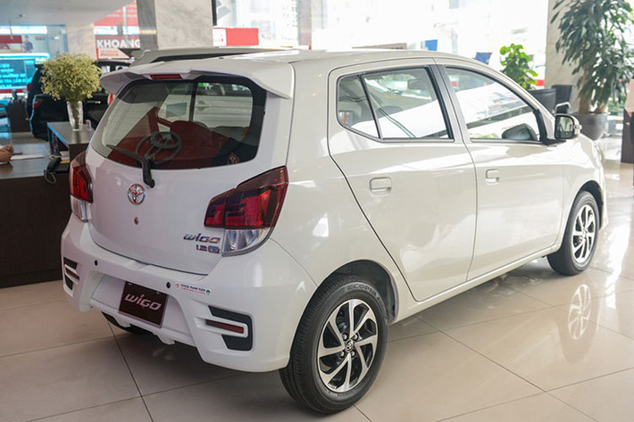 Toyota Wigo sẽ được trang bị khối động cơ 1.2L, sản sinh công suất tối đa 86 mã lực tại 6.000 vòng/phút, mô-men xoắn cực đại 107 Nm tại 4.200 vòng/phút. Đi kèm với đó là hộp số sàn 5 cấp hoặc số tự động 4 cấp. Một số trang bị an toàn gồm có dây đai an toàn 3 điểm, 2 túi khí trước, hệ thống chống bó cứng phanh ABS, cảm biến hỗ trợ đỗ xe.