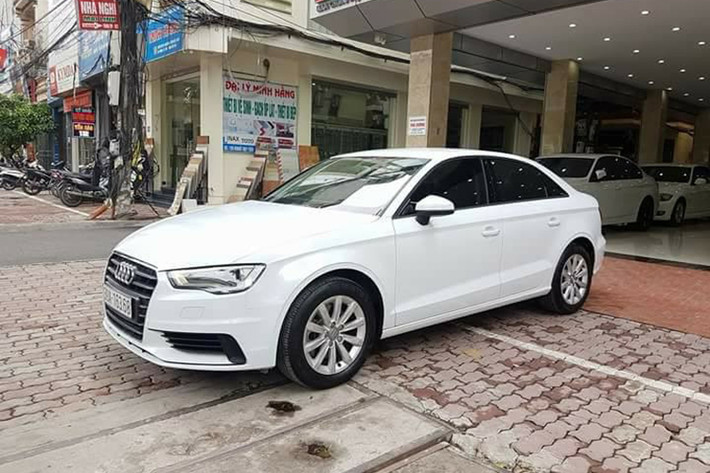 Như vậy với mức chào bán sau 4 năm sử dụng chỉ 870 triệu đồng, người dùng xe hiện đã mất đi một nửa giá trị so với thời điểm mua mới. Với mức tiền này hiện nay, chiếc Audi A3 trong bài viết chỉ ngang tầm với Toyota Corolla Altis hoặc Mazda3 mới cứng.