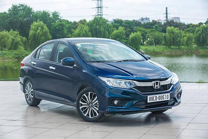 Cái tên cuối cùng trong danh sách là Honda City, như vậy sau nhiều tháng vắng bóng trong top 10, mẫu sedan hạng B này đã bất ngờ trở lại với doanh số đạt 664 xe. Honda City cũng là mẫu xe duy nhất nhà Honda có mặt trong danh sách tháng này, trong khi đàn anh Honda CR-V vắng bóng.