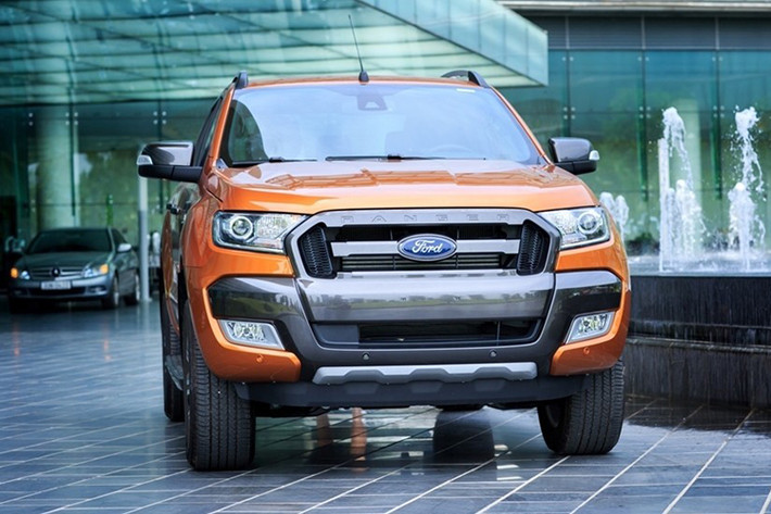 Một sự chú ý khác chính là ông vua bán tải Ford Ranger, với doanh số đạt 1.277 xe, Ford Ranger đã vươn lên vị trí thứ 3 trên bảng xếp hạng, tăng 1 bậc so với tháng trước đó. Tưởng chừng Ford Ranger sẽ gặp khó khi áp mức phí trước bạ mới cao hơn đối với xe bán tải từ tháng 4/2019, tuy nhiên sức hút của mẫu xe này vẫn không hề giảm.