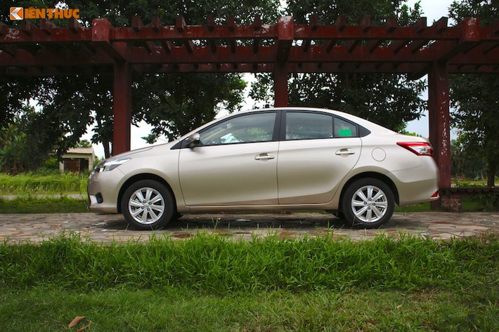 Ngoài việc Vios được giảm giá khá mạnh tay, khi mua mẫu xe này khách hàng còn có coư hội trúng thưởng sedan Camry đã được thông báo chính thức. Cụ thể trong tháng 5/2017 này, Toyota Việt Nam đã phải tung chương trình khuyến mãi mua xe trúng Camry khi mua xe của TMV nhằm lôi kéo thêm khách hàng đến với thương hiệu Nhật Bản.