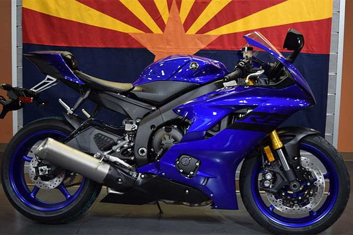 Theo một số chủ cửa hàng xe máy nhập khẩu tư nhân tại Việt Nam thì giá của mẫu xe Yamaha R6 phiên bản 2018 sẽ không rẻ vì thuế và một số chi phí khác. Các cửa hàng này cũng cho biết, sẽ cố gắng tạo điều kiện cho các khách hàng thật sự đam mê huyền thoại R6 với giá trần tốt nhất.