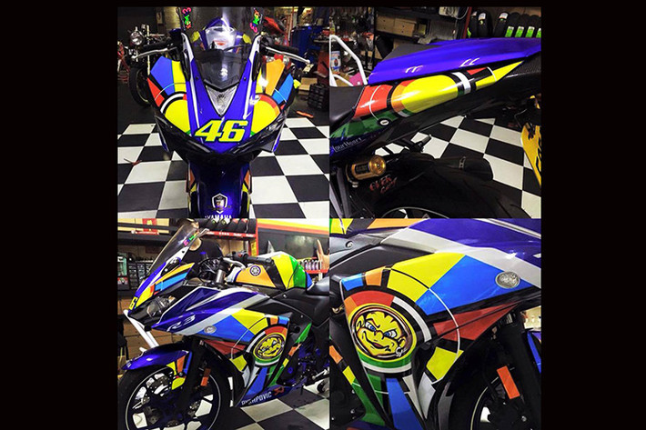 Ngoài những chi tiết kể trên, chiếc Yamaha R3 này cũng được chủ nhân trang bị thêm một số đồ chơi hàng hiệu khác như bao tay Rizoma Lux, pô Akrapovic, phuộc Ohlins...