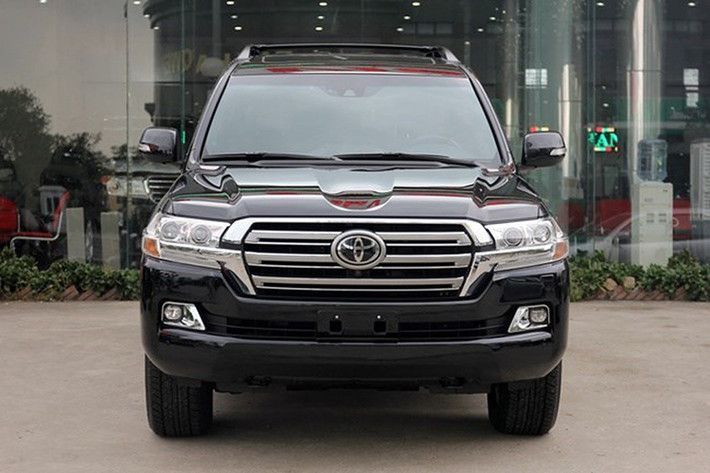 Toyota Land Cruiser phiên bản nâng cấp vừa được bổ sung tại Việt Nam hồi đầu tháng 4/2019 và tăng đến 333 triệu đồng so với trước đây. Chính điều này đã khiến xe có doanh số chỉ 28 xe được giao cho khách hàng. Lý do nữa bởi nguồn cung không được dồi dào, gặp một số vướng mắc trong quá trình nhập khẩu. Tính từ đầu năm, Toyota Land Cruiser bán được 96 chiếc và liên tục nằm trong Top 10 xe bán chậm nhất.