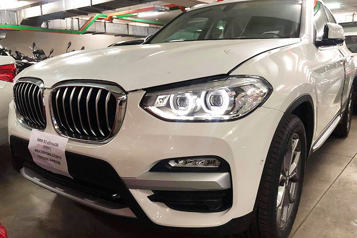 Sức nóng từ sự kiện ra mắt của X5 và X7 chưa nguội thì những hình ảnh mới nhất của BMW X3 2019 mới đầu tiên tại Việt Nam đã xuất hiện. Thaco hứa hẹn sẽ bán 3 phiên bản BMW X3 xDrive20i, xDrive30i xLine và xDrive30i M Sport. Nhiều đại lý cũng đã nhận đặt cọc mẫu xe này. Tuy nhiên giá bán có phần cao hơn nhiều so với bản hiện tại.