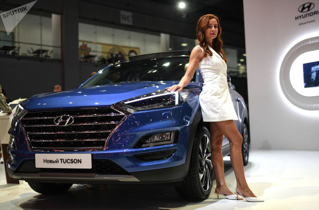 Hyundai Tucson phiên bản nâng cấp đọ dáng cùng người mẫu Nga.