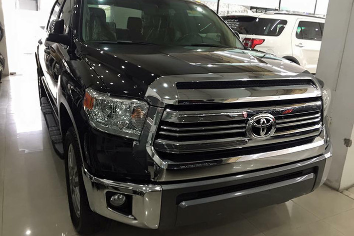 Ra mắt vào năm 1999, Tundra là dòng xe bán tải cỡ lớn cao cấp nhất của Toyota. Đây cũng là mẫu bán tải cỡ lớn đầu tiên từ Nhật Bản để cạnh tranh với các đối thủ Mỹ. Với thế hệ Tundra thứ 2, vào năm 2014 phiên bản đặc biệt Toyota Tundra 1794 Edition đã được ra mắt để cạnh tranh với các đối thủ nội địa như Ford F150 King Ranch hay Dodge Ram Laramie.
