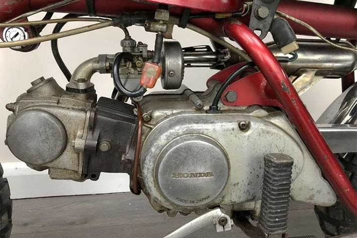 Tên gọi Monkey "xe khỉ" của dòng xe máy 50cc nhà Honda xuất phát từ việc do sở hữu kích thước rất nhỏ nên một người lớn ngồi trên xe sẽ có tư thế ngồi giống những chú khỉ lái xe hai bánh trong rạp xiếc.
