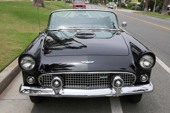 Được đăng trên danh sách bán đấu giá Icons & Idols: Hollywood trên trang web Julien’s Auctions, chiếc xe Ford Thunderbird mui trần này đã được mua vào ngày 20/12/1955 từ một đại lý ở Connecticut bởi công ty của nữ diễn viên, Marilyn Monroe Productions.