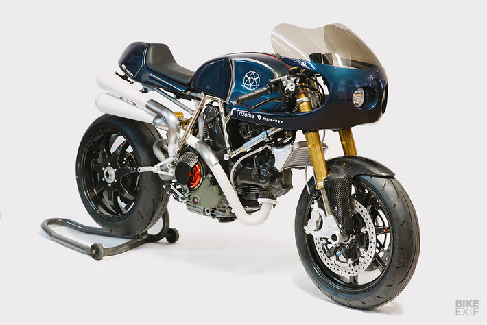 Đối với Walt Siegl, hiệu suất và thẩm mỹ luôn đi cùng nhau. Những chiếc xe môtô Ducati độ trước đây do anh ấy chế tạo rất đẹp nhưng cũng đồng thời nhẹ, nhanh và dễ điều khiển. Những yếu tố đó giúp chúng được săn đón hàng đầu trong giới xe độ.