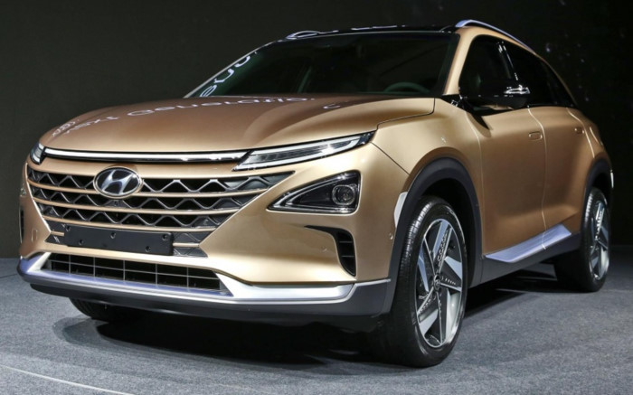 Hệ thống tản nhiệt trên mẫu xe điện Hyundai mới được cải thiện đáng kể, với nhiệt độ làm mát giảm xuống tối thiểu 30 độ. Nó cũng được điều hành bởi 3 động cơ, tăng hai động cơ so với thế hệ xe ix35. Xe sử dụng vật liệu nhẹ và các tấm lót bằng nhựa, giúp giảm trọng lượng đáng kể.