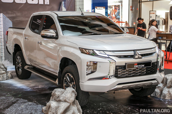 Mẫu xe bán tải Mitsubishi Triton 2019 mới xuất hiện lần đầu tại triển lãm ôtô quốc tế Kuala Lumpur (KLIMS18). Phiên bản nâng cấp địa hình tiếp tục được trưng bày tại một trung tâm thương mại ở Malaysia và thu hút nhiều sự quan tâm.