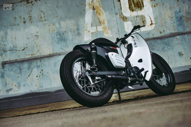 Hình thức kinh doanh chính của K-Speed là bán phụ tùng độ và không có gì đáng ngạc nhiên khi họ có trong tay nhãn hiệu phụ tùng riêng của mình có tên ‘Diablo’. Trong dự án này, họ sử dụng đèn hậu và xi nhan LED của Diablo.
