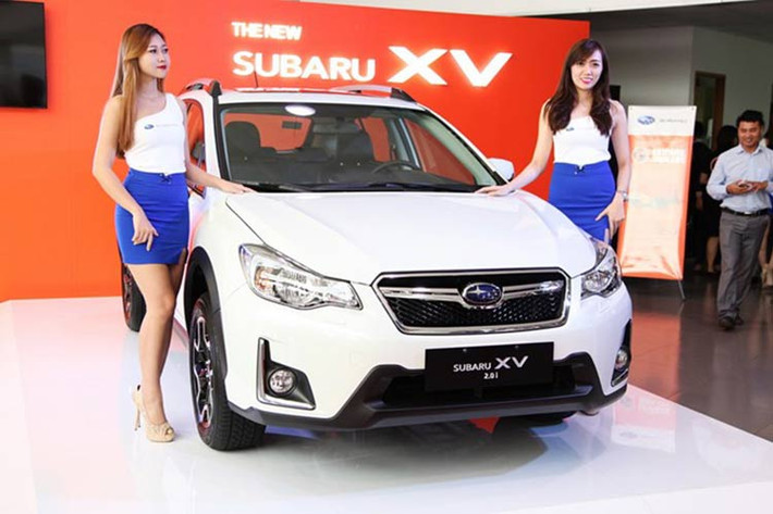 Là phiên bản nâng cấp facelift nên về cơ bản, Subaru XV phiên bản 2016 được làm mới với một số thay đổi về mặt ngoại hình so với đời trước. Lưới tản nhiệt được thiết kế lại với họa tiết mới, cụm đèn pha, đèn hậu... cũng hoàn toàn thay đổi.