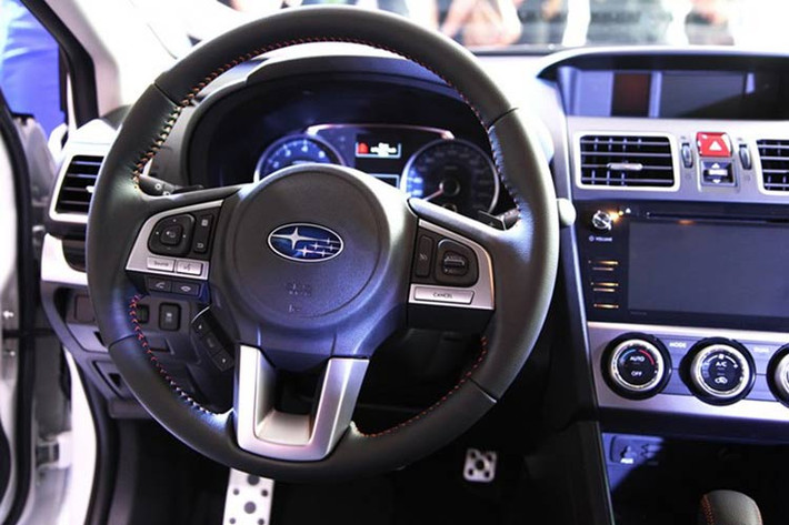 Phiên bản XV 2016 mới này được trang bị; chức năng ga tự động Cruise Control, nút khởi động Engine Start Stop, hệ thống khóa thông minh chống trộm Engine Immobiliser...