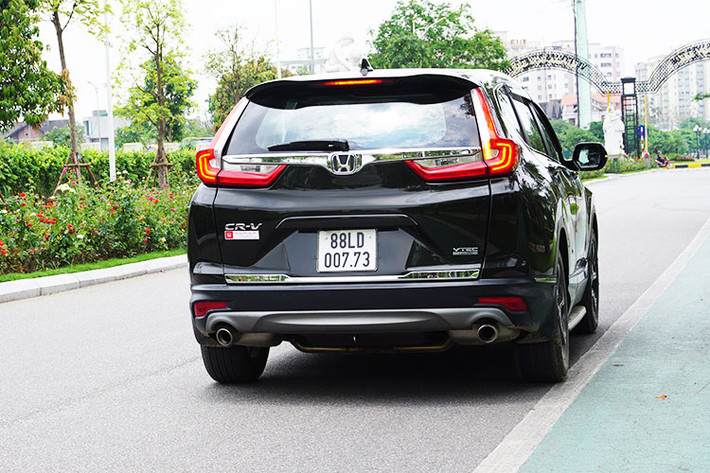 Ngay khi xuất hiện vào cuối năm 2017, Honda CR-V hoàn toàn mới đã nhận được rất nhiều ý kiến của khách hàng và chờ đợi đặt mua. Điều đó chứng tỏ “sức hút” của mẫu xe này tại thị trường và với độ tin cậy về thương hiệu, cùng nhiều thay đổi về tính năng và công nghệ, thế hệ thứ 5 của CR-V chắc chắn sẽ vẫn là lựa chọn của rất nhiều người tiêu dùng.
