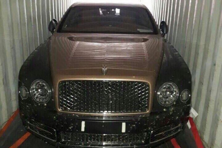 Siêu xe sang Bentley Mulsanne EWB 2017 mới này sẽ vẫn sử dụng động cơ V8, Biturbo, dung tích 6,75 lít, sản sinh công suất tối đa 505 mã lực và mô-men xoắn cực đại 1.020 Nm. Động cơ kết hợp với hộp số tự động 8 cấp do ZF sản xuất với khả năng sang số êm ái hơn.